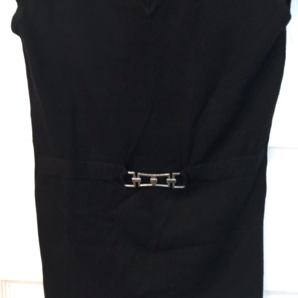 💫San-Francisco Adorable Women's Black V-Neck Top with Silver Accent - Picture 6 of 10